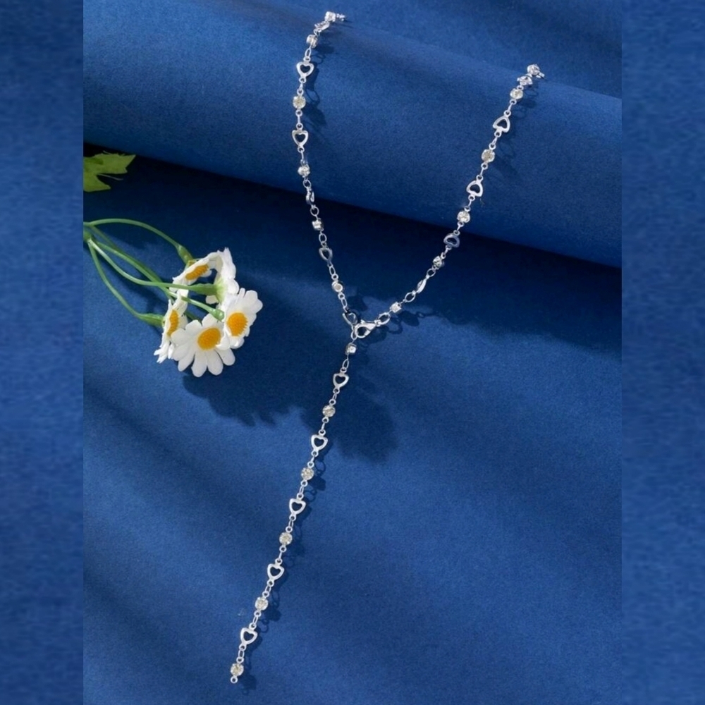 NWT Crystal Silver Hollow Out Heart Y-Shaped Necklace - Picture 2 of 5